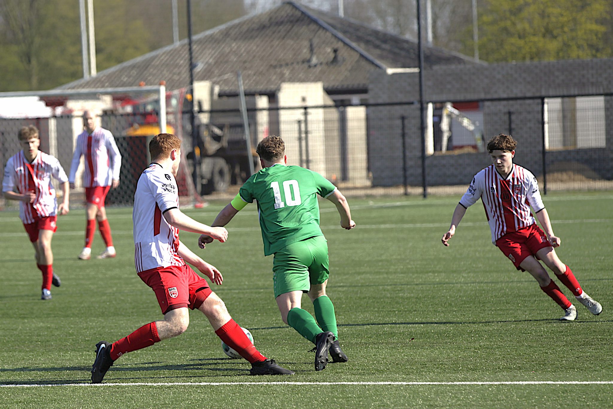 Den Dungen overklast BMC in tweede helft